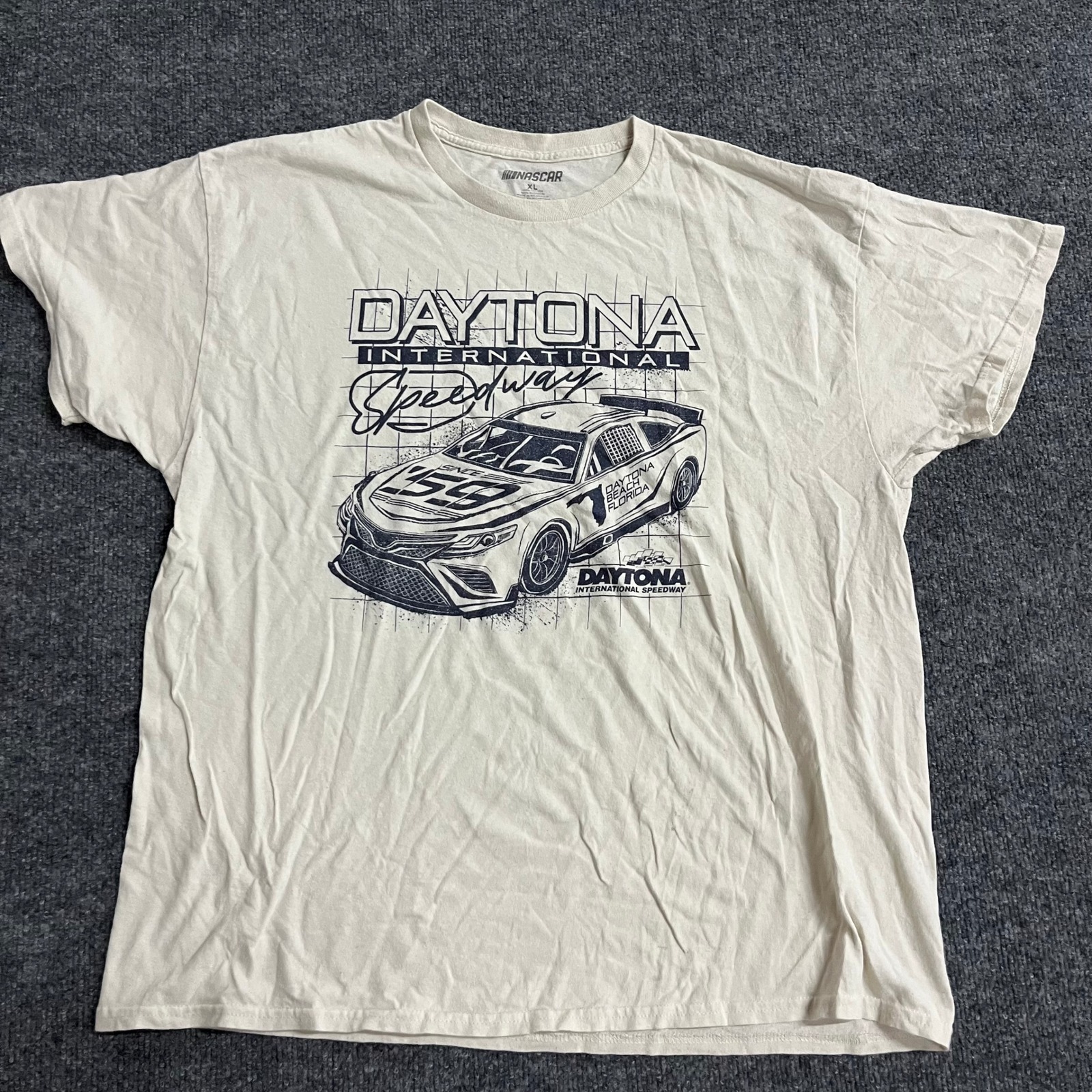 Nascar TShirt Mens Size Xl Cream Daytona International Speedway Graphic Racing